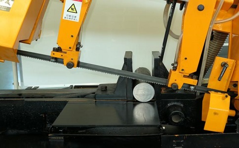 广汉数控带锯床自动送料精度会出现偏差吗？